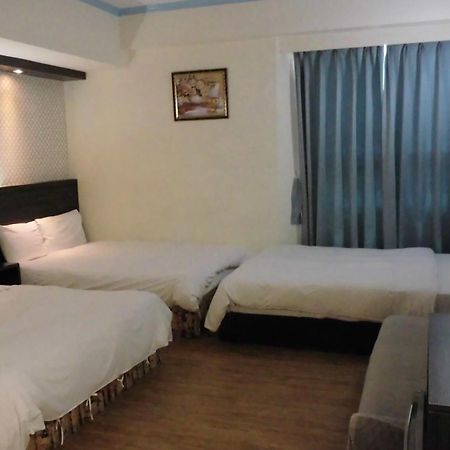 Modern Plaza Hotel Гаосюн Экстерьер фото