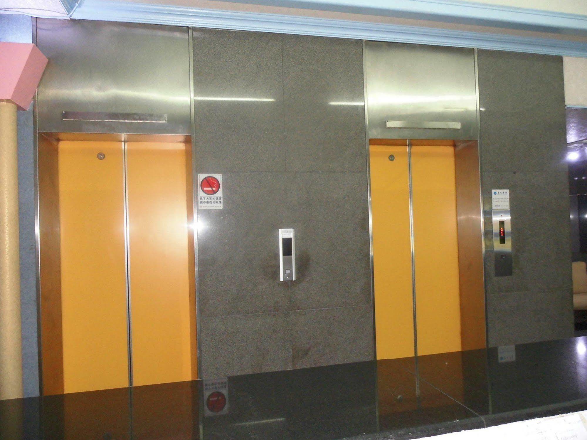Modern Plaza Hotel Гаосюн Экстерьер фото