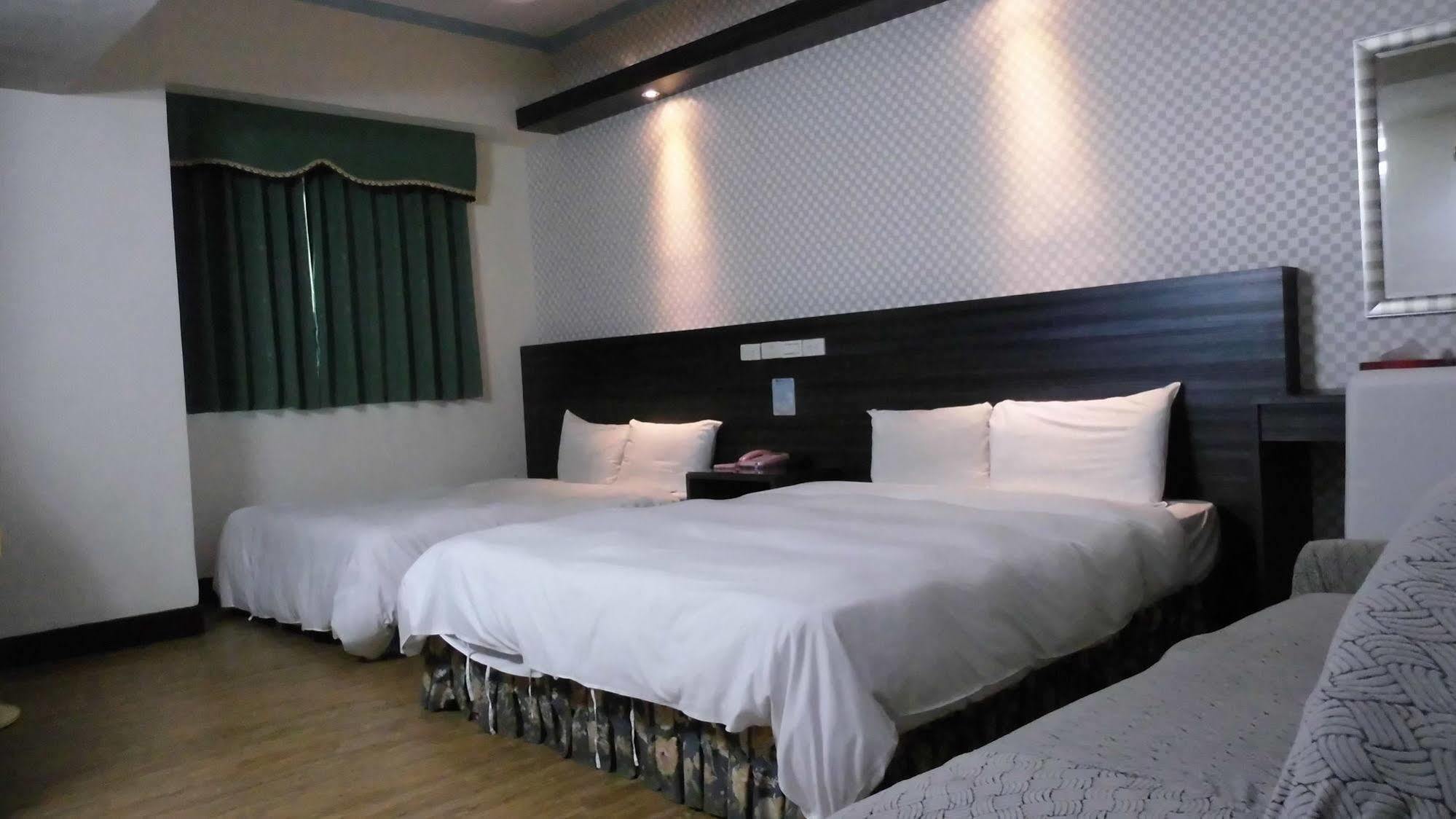 Modern Plaza Hotel Гаосюн Экстерьер фото