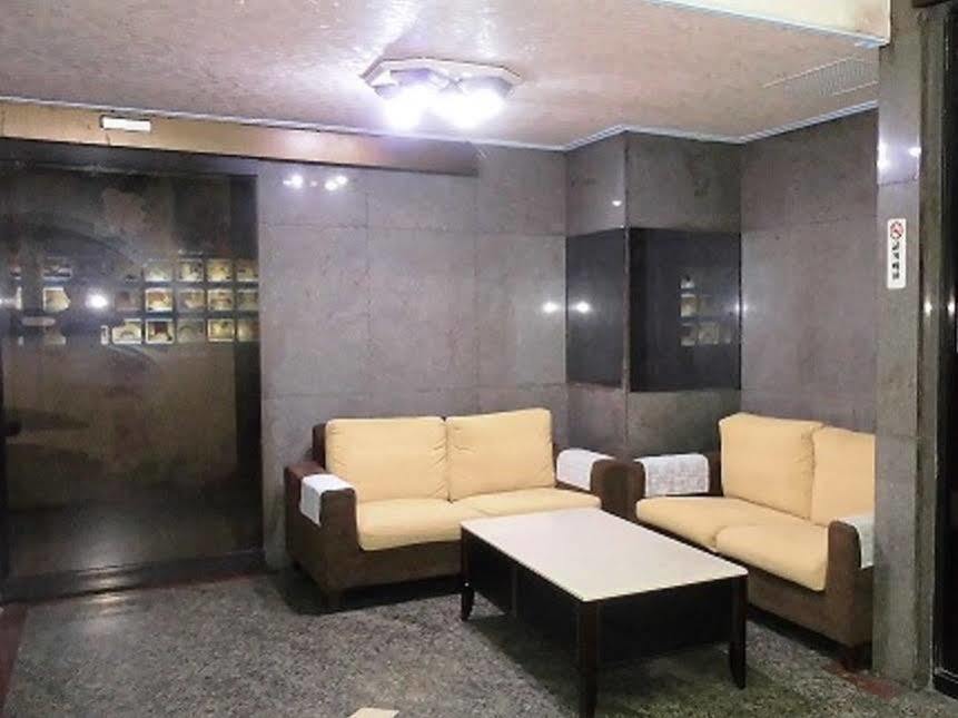 Modern Plaza Hotel Гаосюн Экстерьер фото