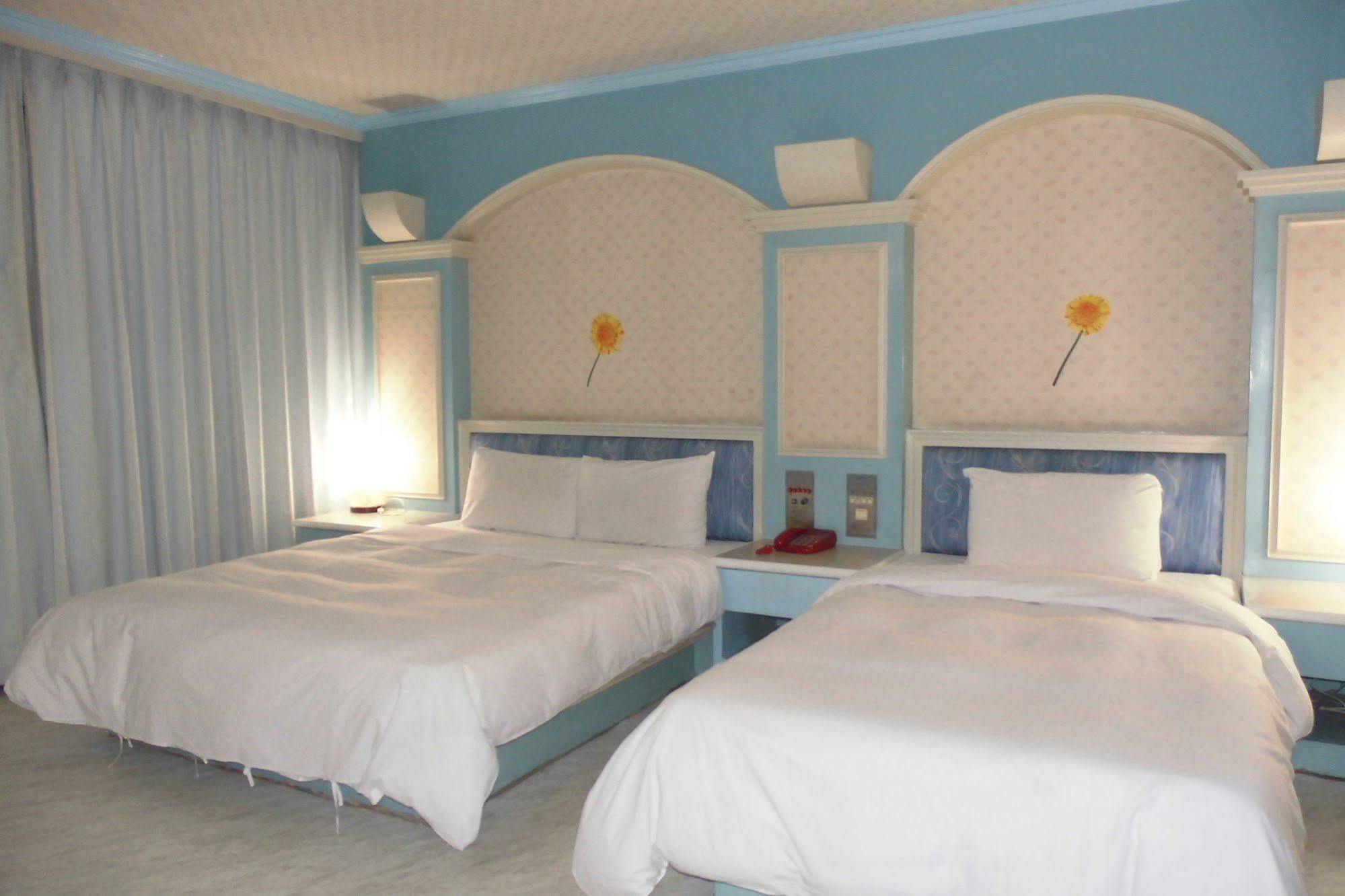 Modern Plaza Hotel Гаосюн Экстерьер фото