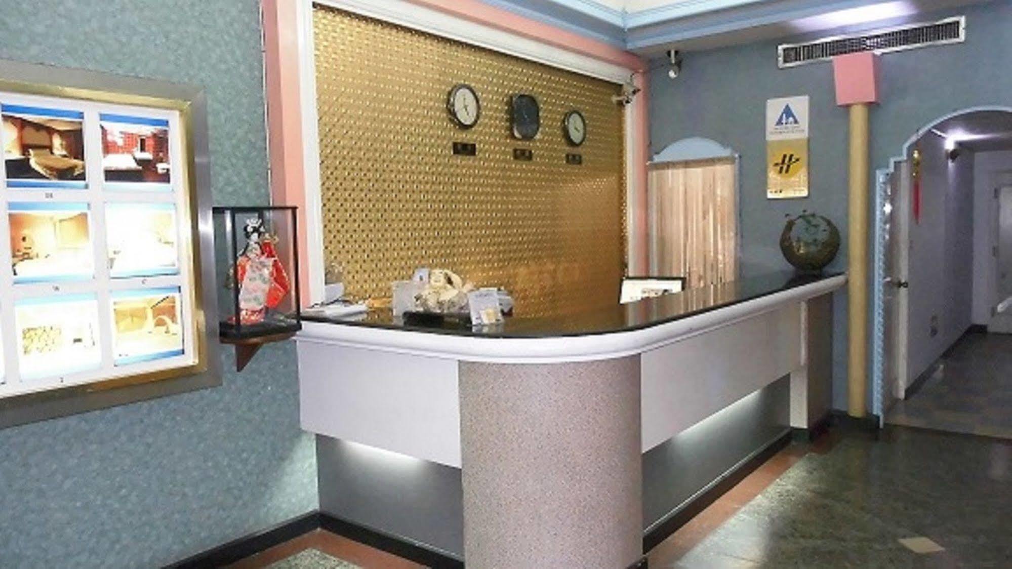Modern Plaza Hotel Гаосюн Экстерьер фото